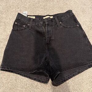 Levi’s 80s Mom Black Shorts